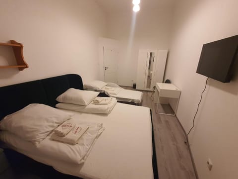 Bed, TV and multimedia, Photo of the whole room, Bedroom, hair dresser, towels, wardrobe