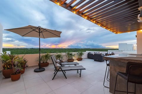 Natural landscape, Balcony/Terrace, Seating area