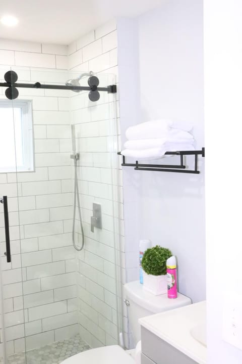 4 bedroom short term rental furnished Apt Apartment in Schenectady