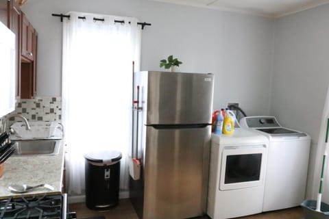 4 bedroom short term rental furnished Apt Apartment in Schenectady