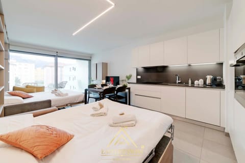 Photo of the whole room, Seating area