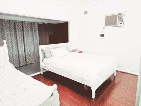 Bed, Bedroom, air conditioner