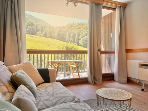 Natural landscape, View (from property/room), Balcony/Terrace, Living room, Seating area, Mountain view