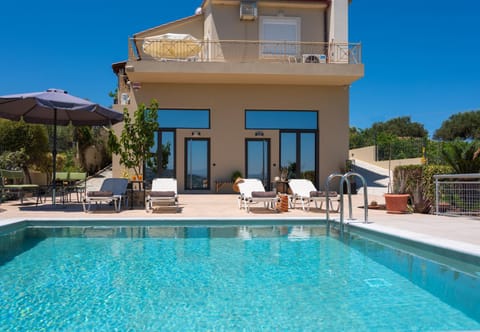 Property building, Patio, Day, Balcony/Terrace, Pool view, Swimming pool