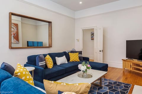 Warneford House stylish inner city living House in Hobart