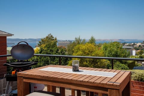 The Artview fantastic city location os parking Apartment in Hobart