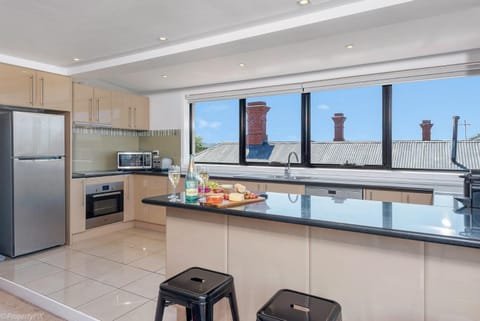 The Artview fantastic city location os parking Apartment in Hobart