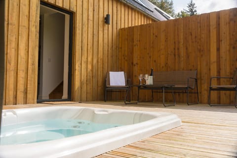 Property building, Hot Tub, Hot Tub