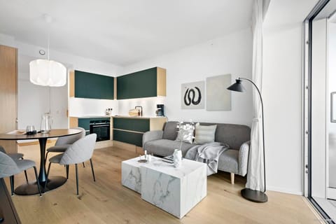 Kitchen or kitchenette, Living room, Seating area, Dining area, minibar, oven