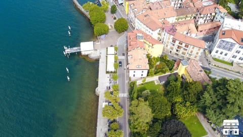 Property building, Day, Neighbourhood, Natural landscape, Bird's eye view, City view, Lake view, Street view, Location