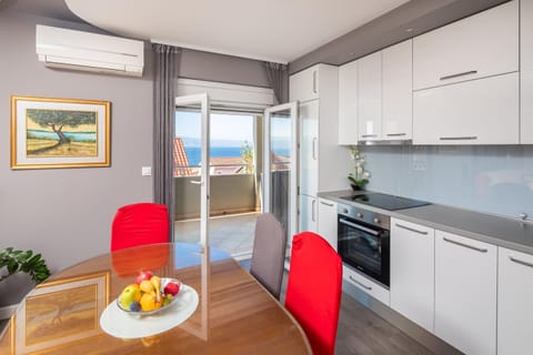 Seating area, Dining area, pet friendly