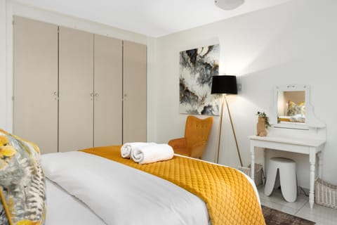 Decorative detail, Bedroom, Sea view