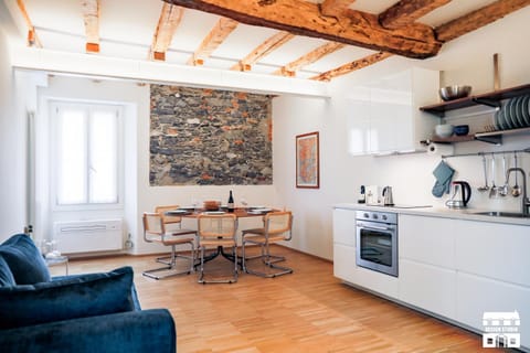 Kitchen or kitchenette, Living room, Seating area, Dining area, pet friendly, stove