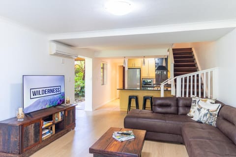 TV and multimedia, Kitchen or kitchenette, Living room, air conditioner