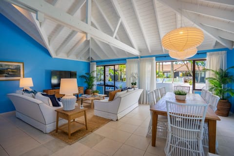 TV and multimedia, View (from property/room), Seating area, Dining area