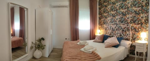 Bed, Photo of the whole room, Bedroom, wardrobe, air conditioner