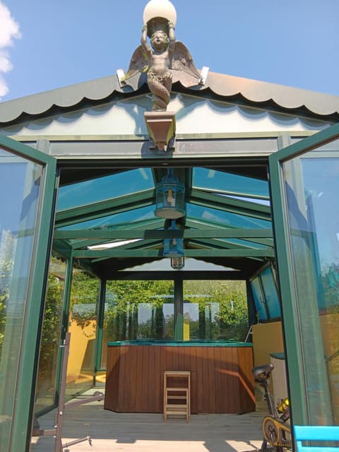 Hot Tub, Public Bath