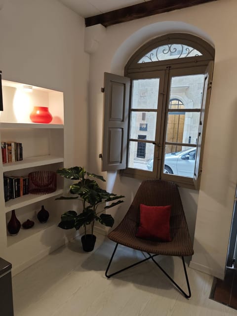 Library, Living room, Seating area