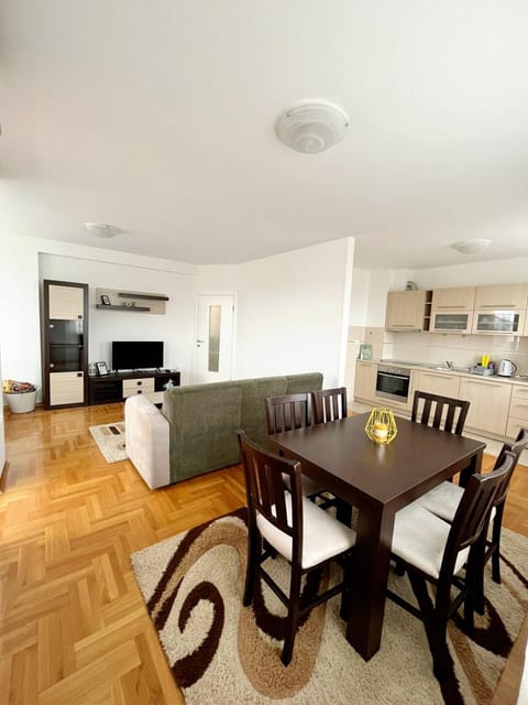 Kitchen or kitchenette, Living room, Seating area, Dining area, pet friendly, stove