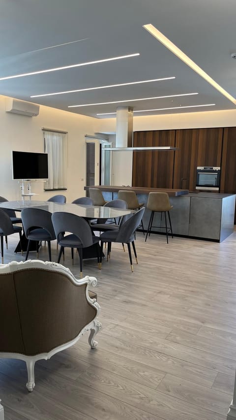 Communal lounge/ TV room, TV and multimedia, Kitchen or kitchenette, Living room, Dining area