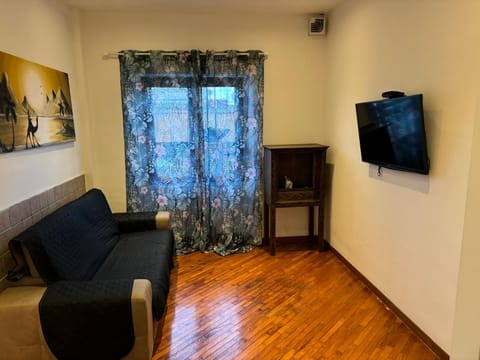 TV and multimedia, Living room, Seating area, Evening entertainment