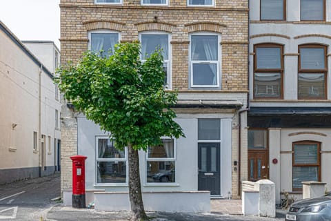 Property building, Off site, Street view