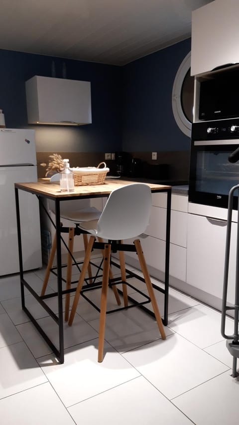 Dining area, minibar, pet friendly, stove