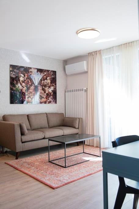 Madrid: A modern 2-bedroom apartment with parking Apartment in Sofia