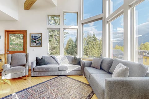 Hyak House House in Snoqualmie Pass