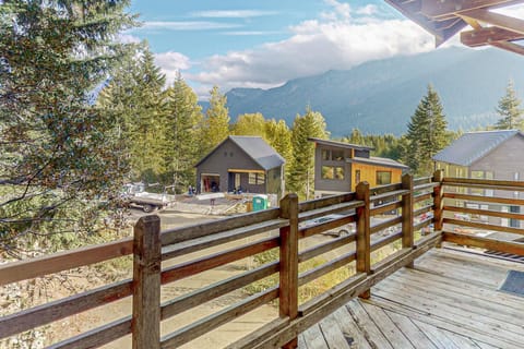 Hyak House House in Snoqualmie Pass