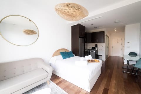 Bed, Living room, kitchen