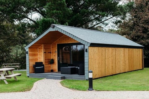 Riverside Retreats - Steamers Meadow Campground/ 
RV Resort in England