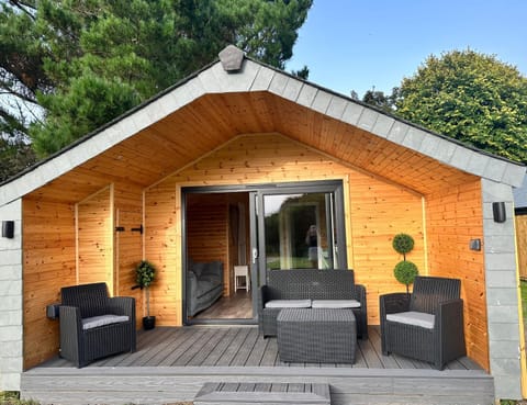 Riverside Retreats - Steamers Meadow Campground/ 
RV Resort in England