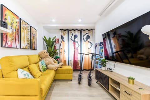 Communal lounge/ TV room, TV and multimedia, Living room, Seating area, Evening entertainment