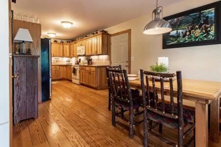 Coastal Haven Lake Superior w Fire Pit House in Whitefish Township