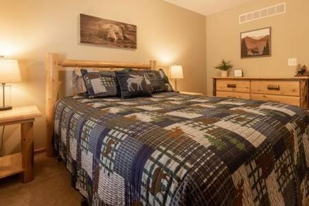 Coastal Haven Lake Superior w Fire Pit House in Whitefish Township