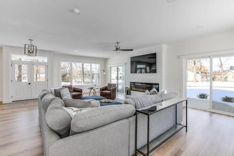 Luxury Estate with Stadium TDJ Views Sleeps 20 House in South Bend