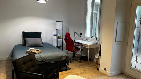 Bed, Seating area, Bedroom, towels