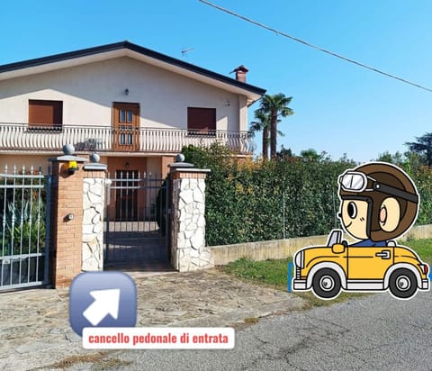 Property building, Facade/entrance, Neighbourhood, Garden, Bedroom, Pets, Street view, Parking, pet friendly