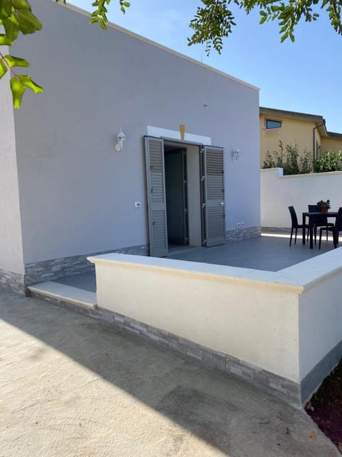 Property building, Patio, Day, Summer, Balcony/Terrace, Garden view, Sea view