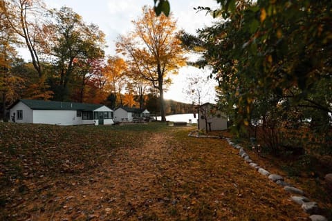 Big Blue Lake Cottages, LLC - Cottage #5 House in Michigan