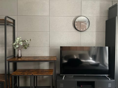 TV and multimedia, Living room, Seating area, Evening entertainment