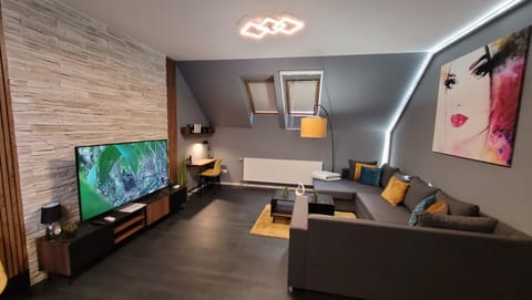 Communal lounge/ TV room, TV and multimedia, Living room, Seating area