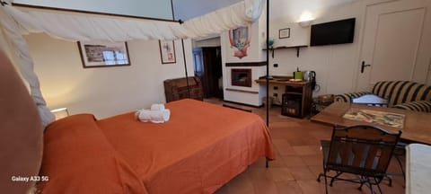 TV and multimedia, Photo of the whole room, Bedroom