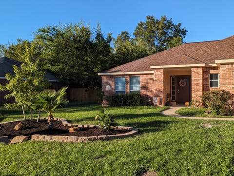 Property building, Spring, Day, Garden, Garden view