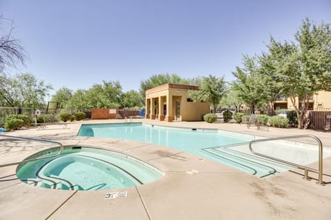 Tucson Condo Rental with Balcony and Mountain View! Apartment in Catalina Foothills