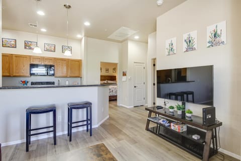 Tucson Condo Rental with Balcony and Mountain View! Apartment in Catalina Foothills