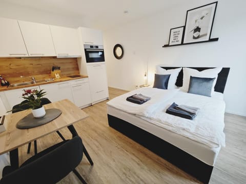 Bed, Bedroom, kitchen