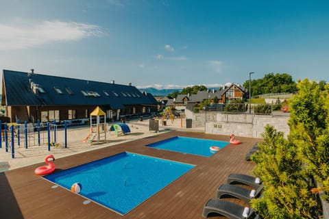 Restaurant/places to eat, Children play ground, Beach, Mountain view, Swimming pool