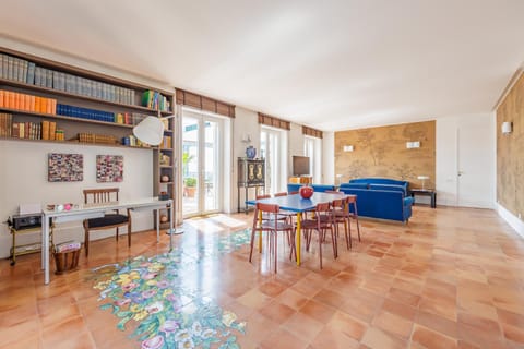 Communal lounge/ TV room, Living room, Seating area
